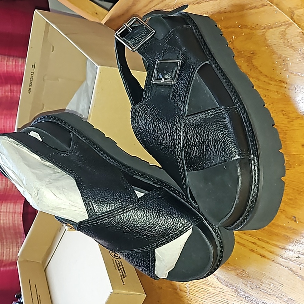 Black leather chunky platform sandal